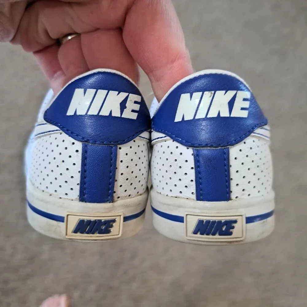 Nike Kids 10C white and‎ Blue nike court low top shoes well loved condition